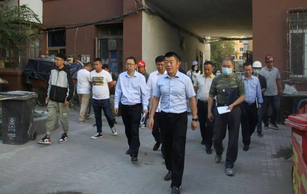 区领导深入老旧小区改造现场督导检查_李晗龙
