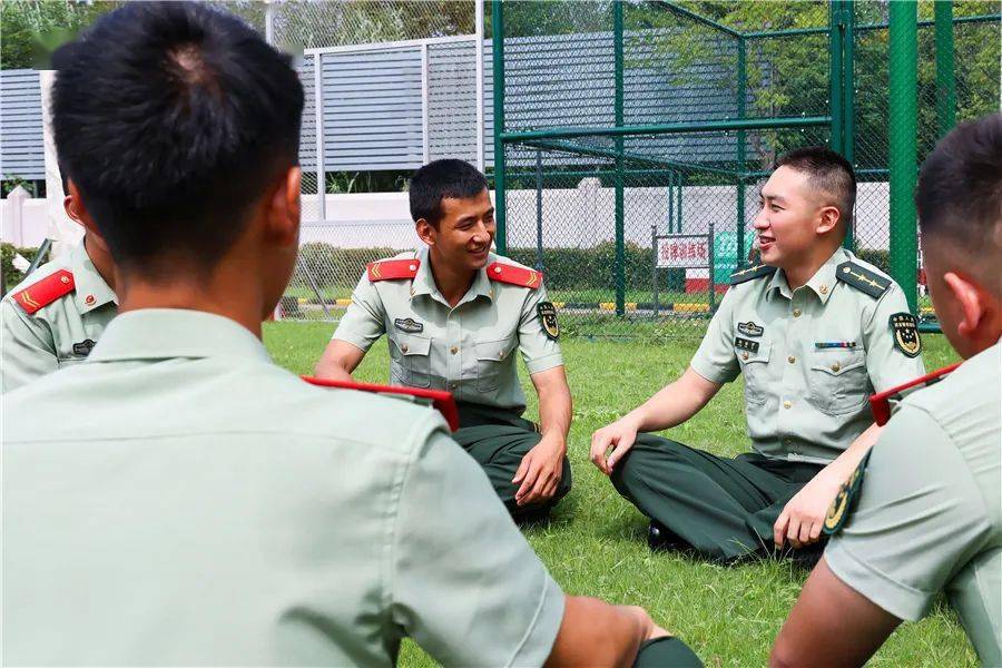 这个排长将老兵的名字写进了诗里退伍季2(邹 斌 刘可漾/蒋昀含 杨乔轶