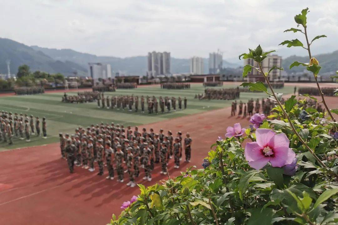 蔺阳中学举行秋期开学典礼暨高一年级军训开幕式