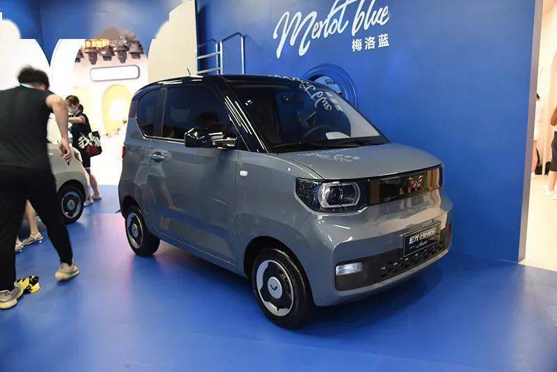 9月2日晚,五菱宏光miniev马卡龙秋色版由首发调整为上市,新车共推出