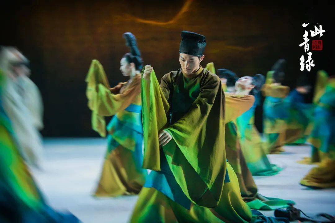 舞绘《千里江山图》,《只此青绿》等你展卷!