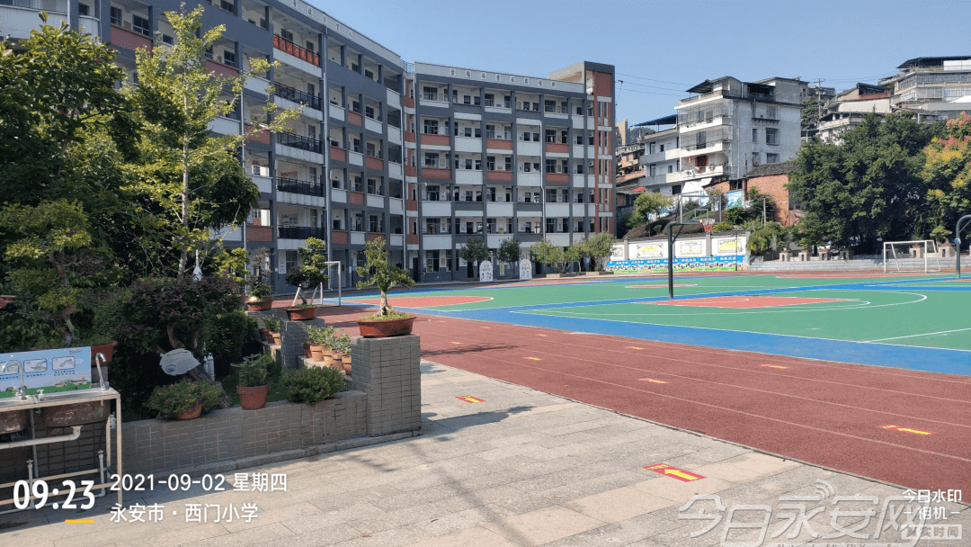 西门小学校园干净整洁