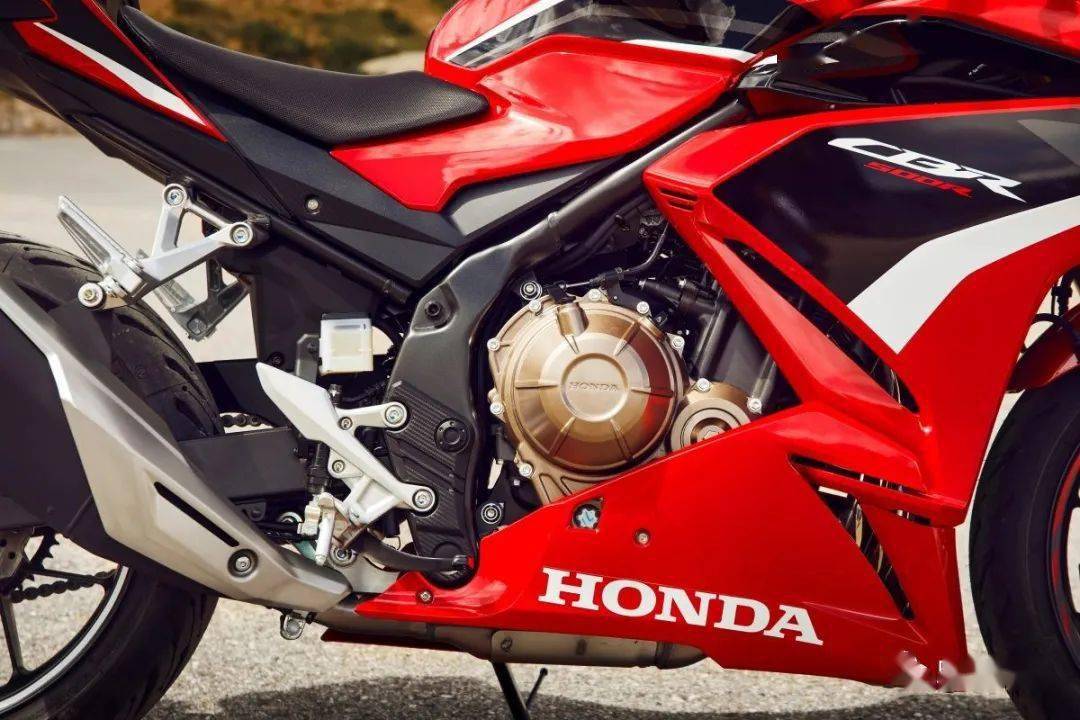 【更加肃杀】2022 honda cbr500r改款发表:倒叉,双碟上身,跑格dna全面