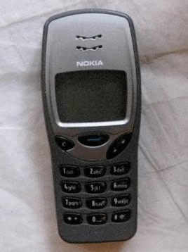 1999年发布的诺基亚3210是一款2g手机,虽然是直板黑白屏幕,但累销量