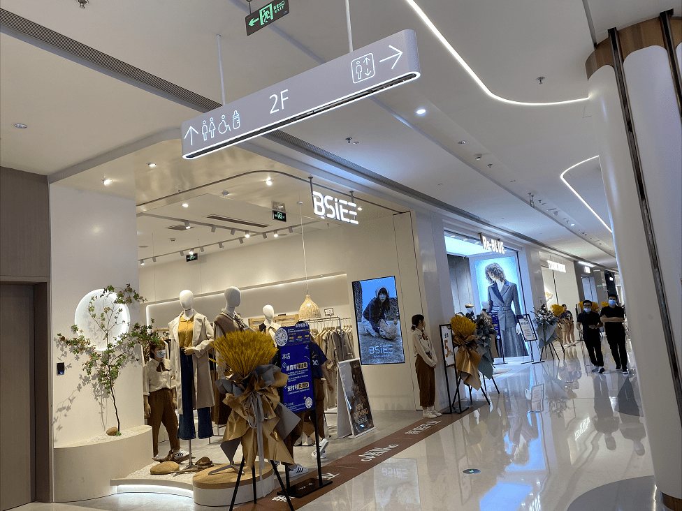 各类女装服饰店,moco,乐町,本涩等服装品牌