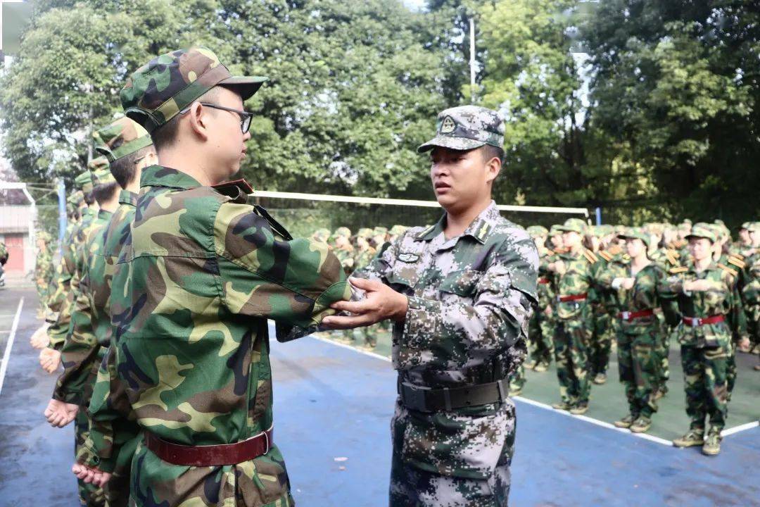 教官专访是教官也是教师今天向大家道一声节日快乐
