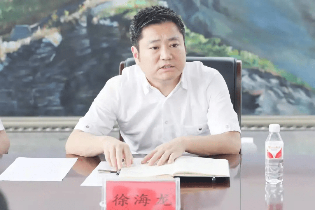来临之际,市委书记徐海龙,市委副书记,代市长袁世君,市政协主席任洪放