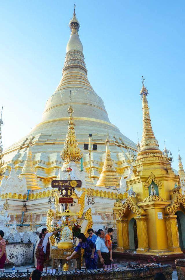 缅甸仰光大金塔,称为东方艺术的瑰宝_塔顶