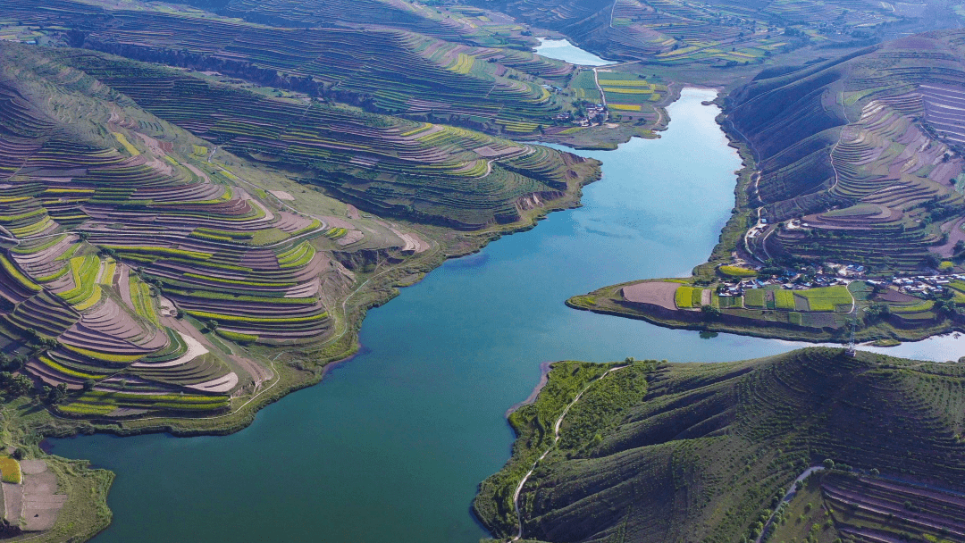 组图 秋日震湖_宁夏