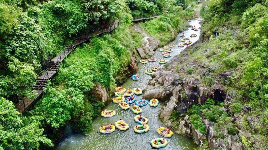 五指山红峡谷漂流