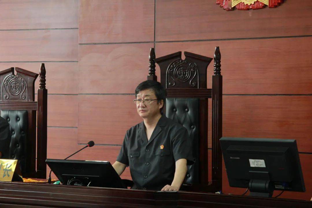 霸州法院开庭审理两起刑事案件