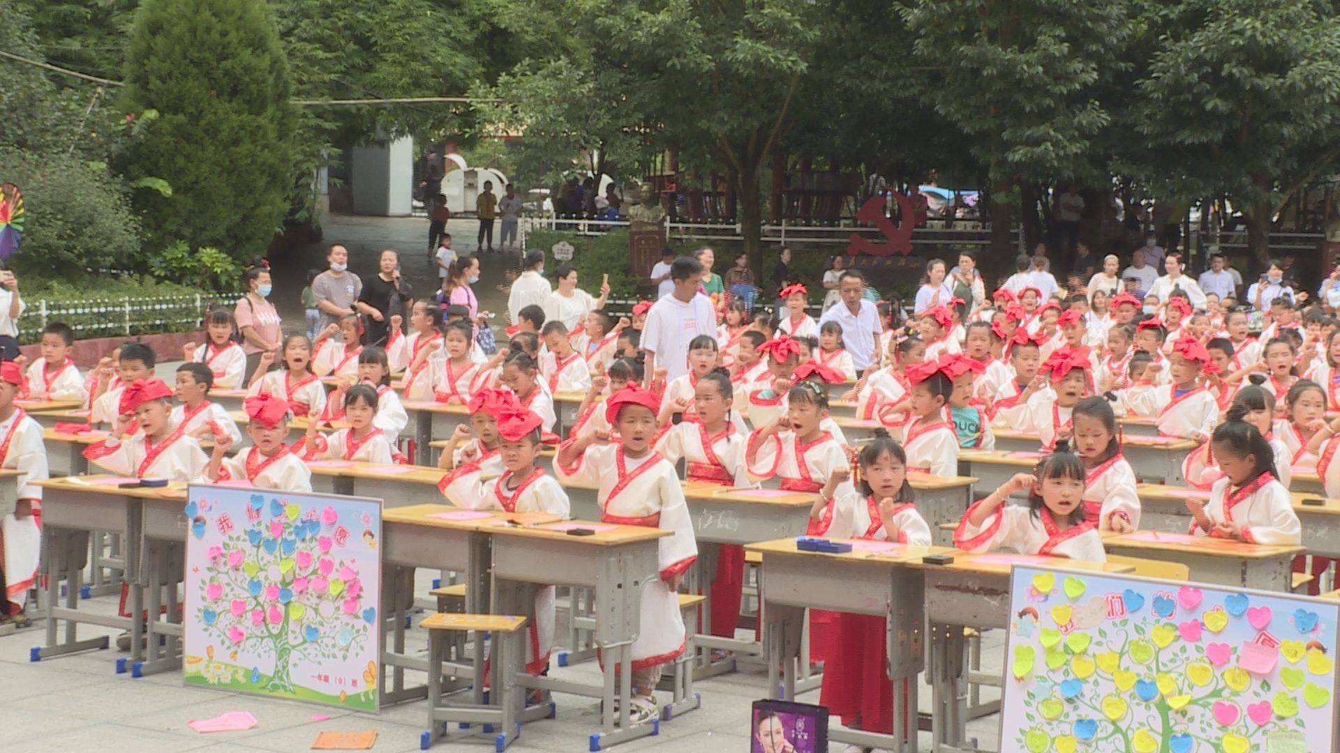 雷山县丹江小学为502名新生举行静心入泮习礼启慧入学仪式