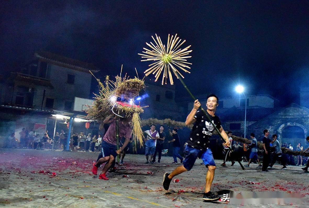 广东开平舞火龙:中秋节传统习俗