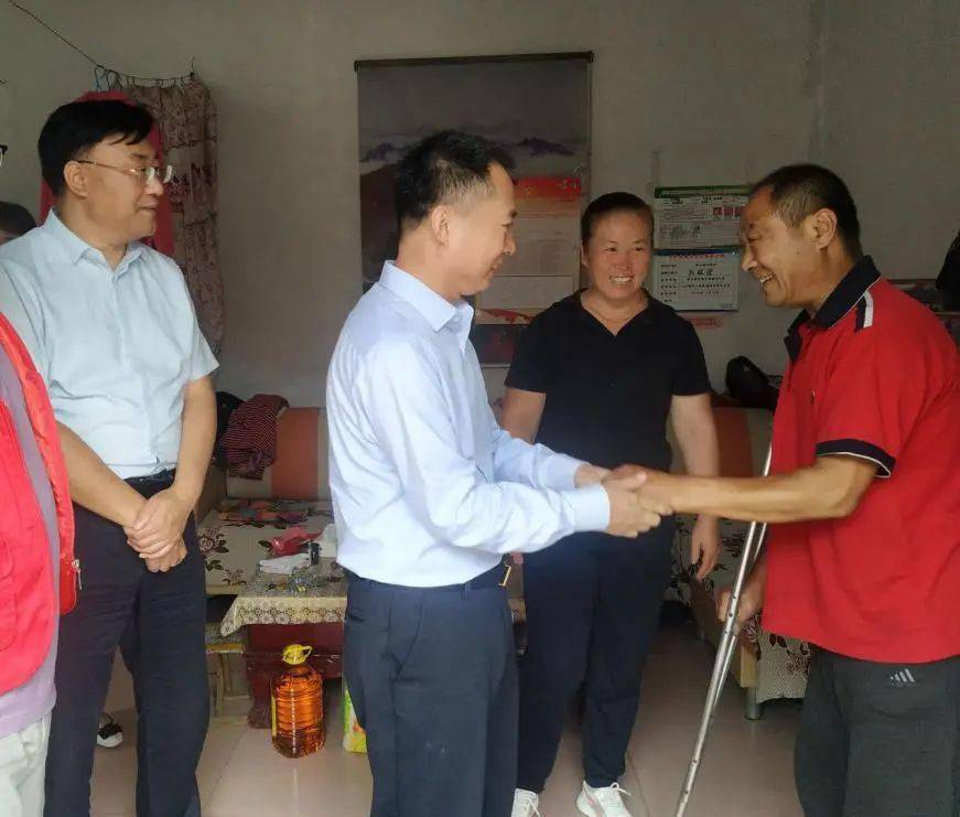 市医保局党组书记,局长,一级调研员陆汉明一行到沂源县南麻街道