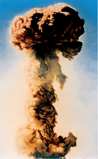 " 1964年10月16日,中国第一颗原子弹爆炸成功,1967年6月17日,中国第