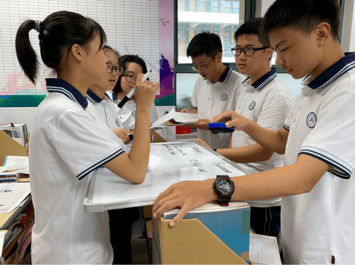 朱淑鸥老师在市直高中东片区英语新教材教学研讨活动中授课△吴晓洁