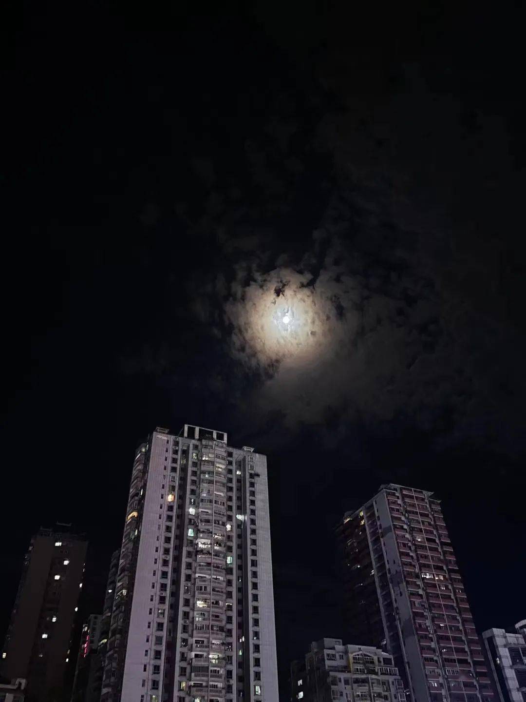 百姓发布台昨晚朋友圈的月亮