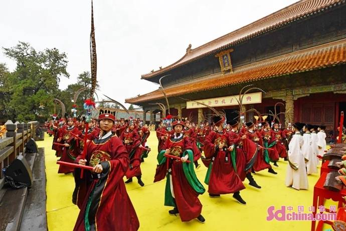 辛丑年祭孔大典在曲阜孔庙举行李干杰恭读祭文