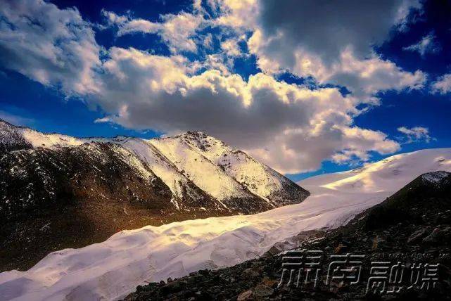 一路跋涉雪山,能看见的只有唯美不见沧桑,随手一拍都是风景明信片.