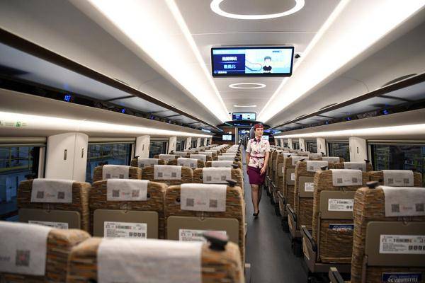 国庆期间"复兴号"智能动车组预计运载旅客3.2万人次