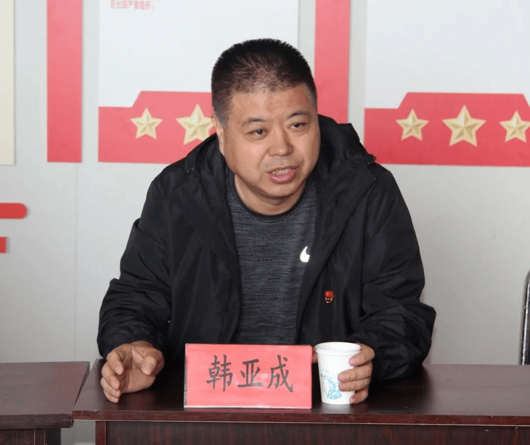 韩亚成一行,实地查看了台站周边安全保障防护围栏步道,蔬菜暖棚,广播