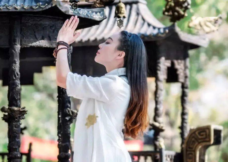 家中一旦有念佛的女人,家道竟会发生这种变化.