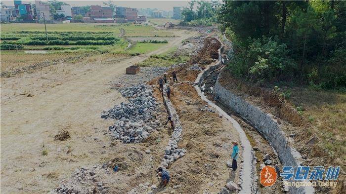 道县清塘镇:大力兴修机耕道 铺好乡村振兴路