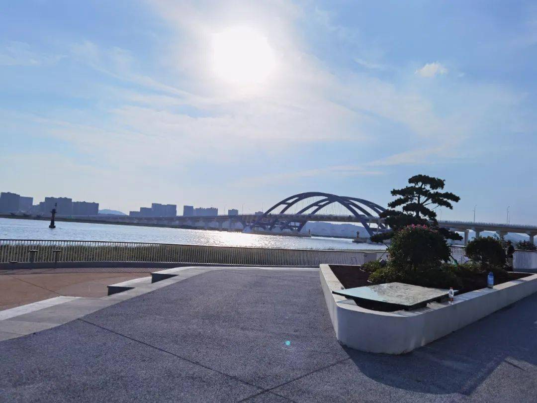 定海东海云廊推出的夜间音乐演出活动"新城滨海湾夜游 等为旅游夜