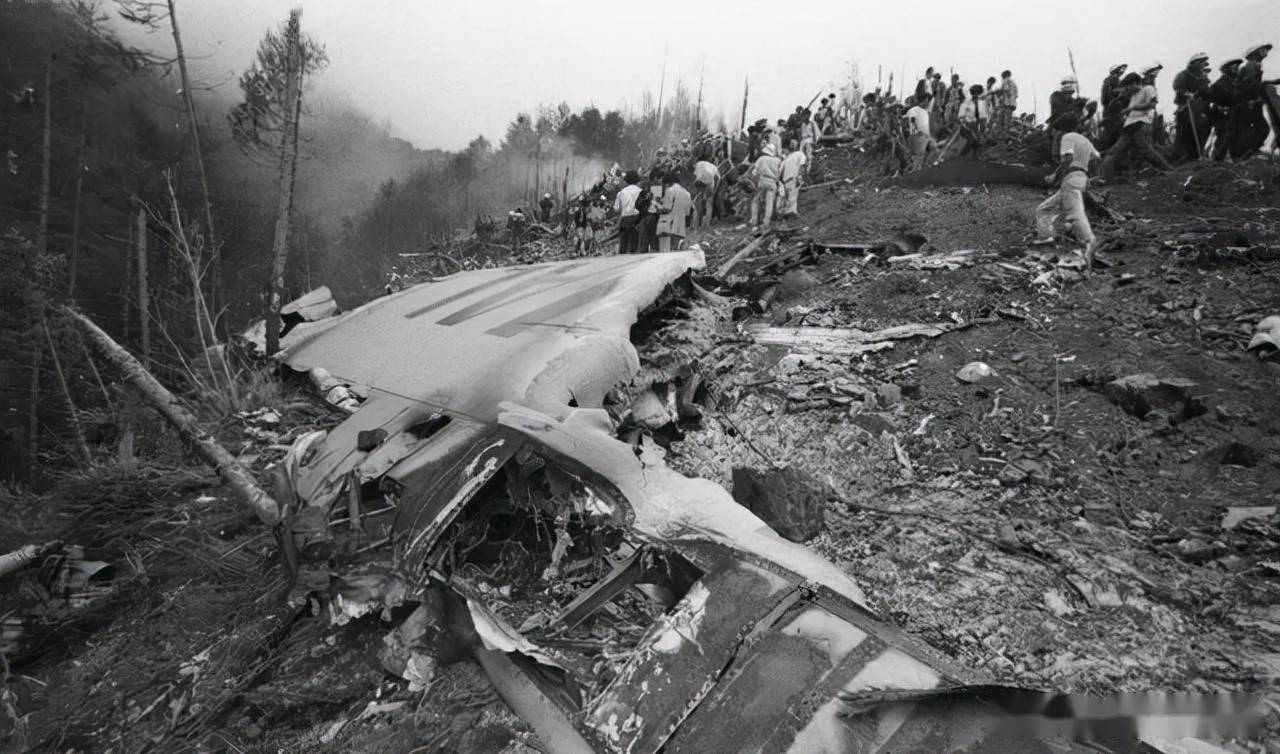 航空史上最惨重的单机空难524人仅有4人幸存解读日航123号坠机事件