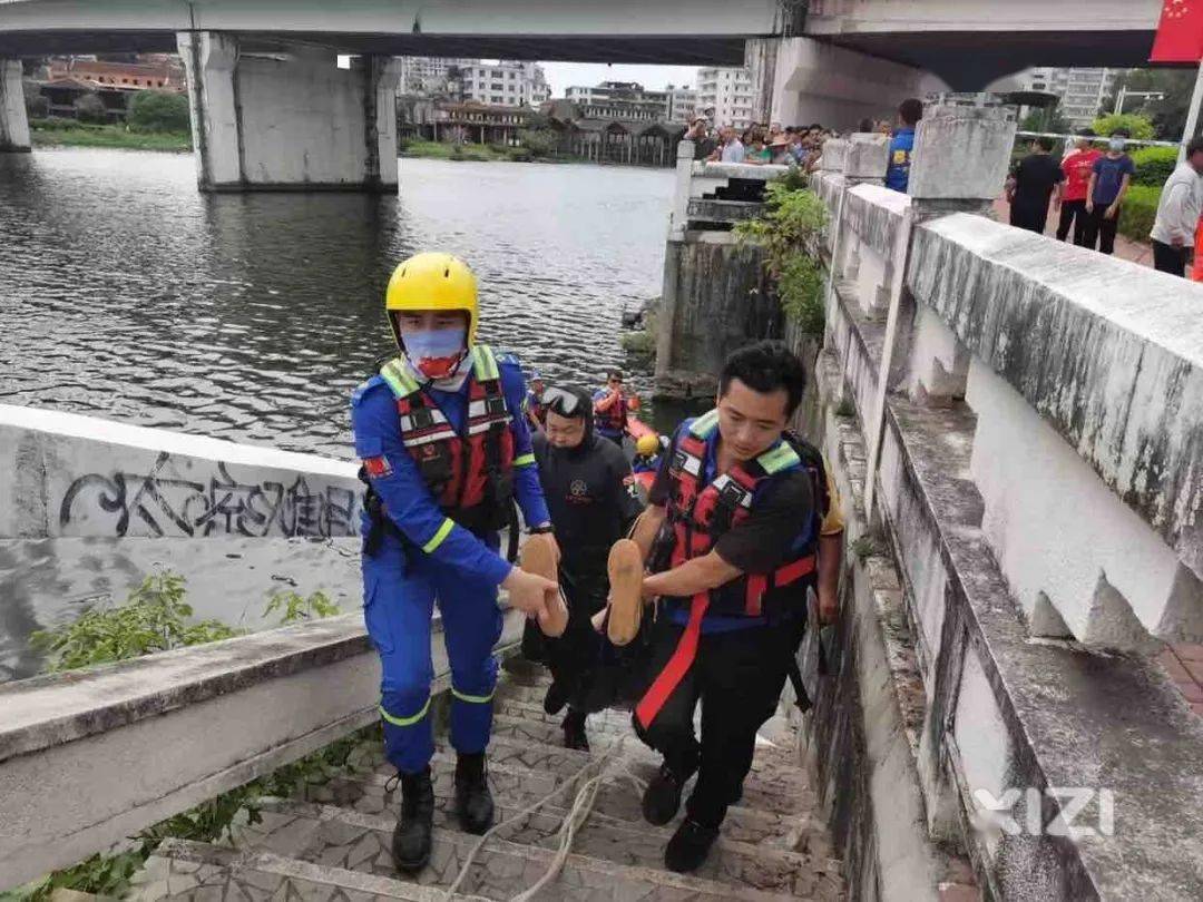 水门桥一男子落水身亡