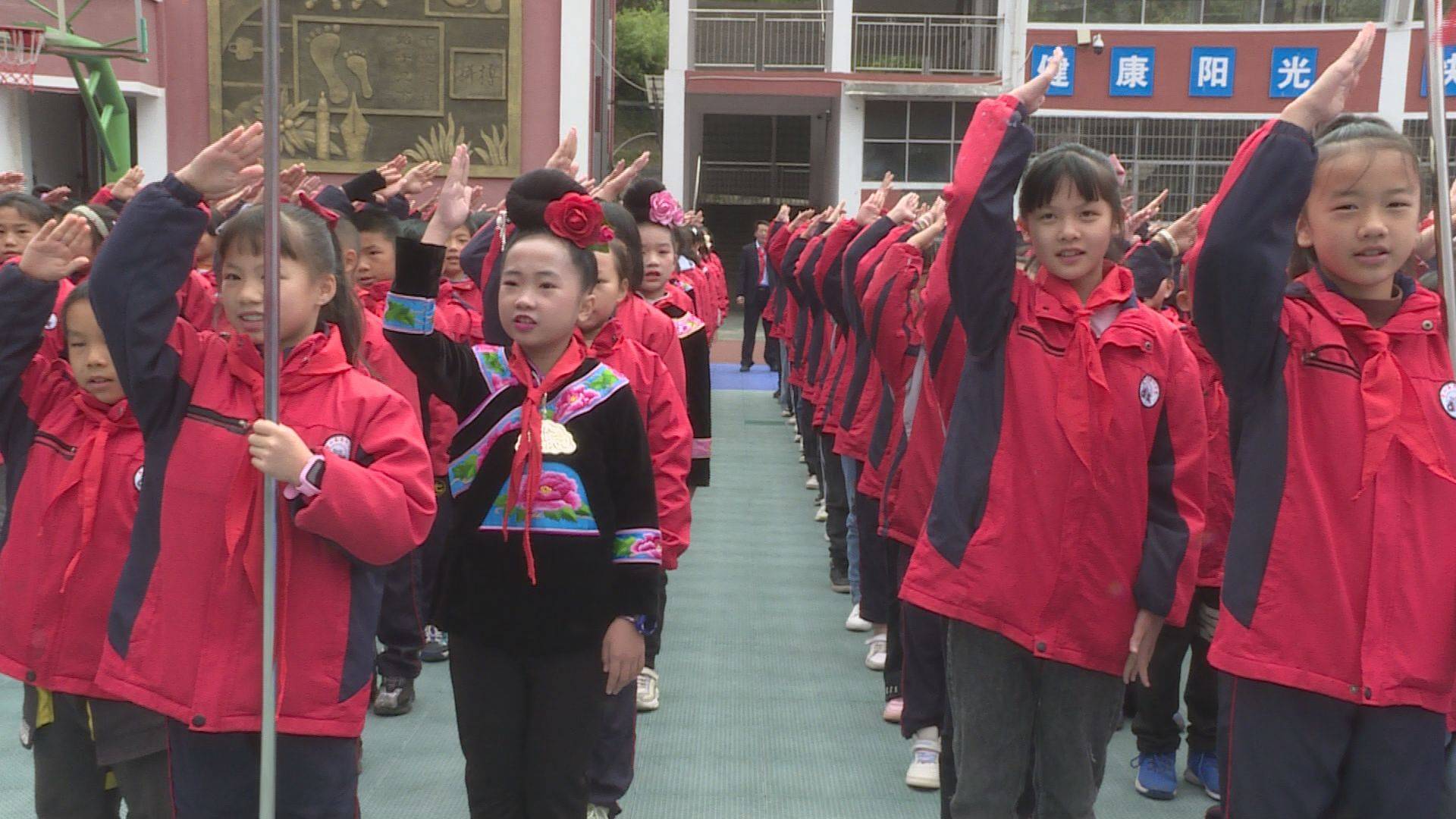 雷山县丹江小学举办请党放心强国有我建队日主题活动暨红领巾奖章争章