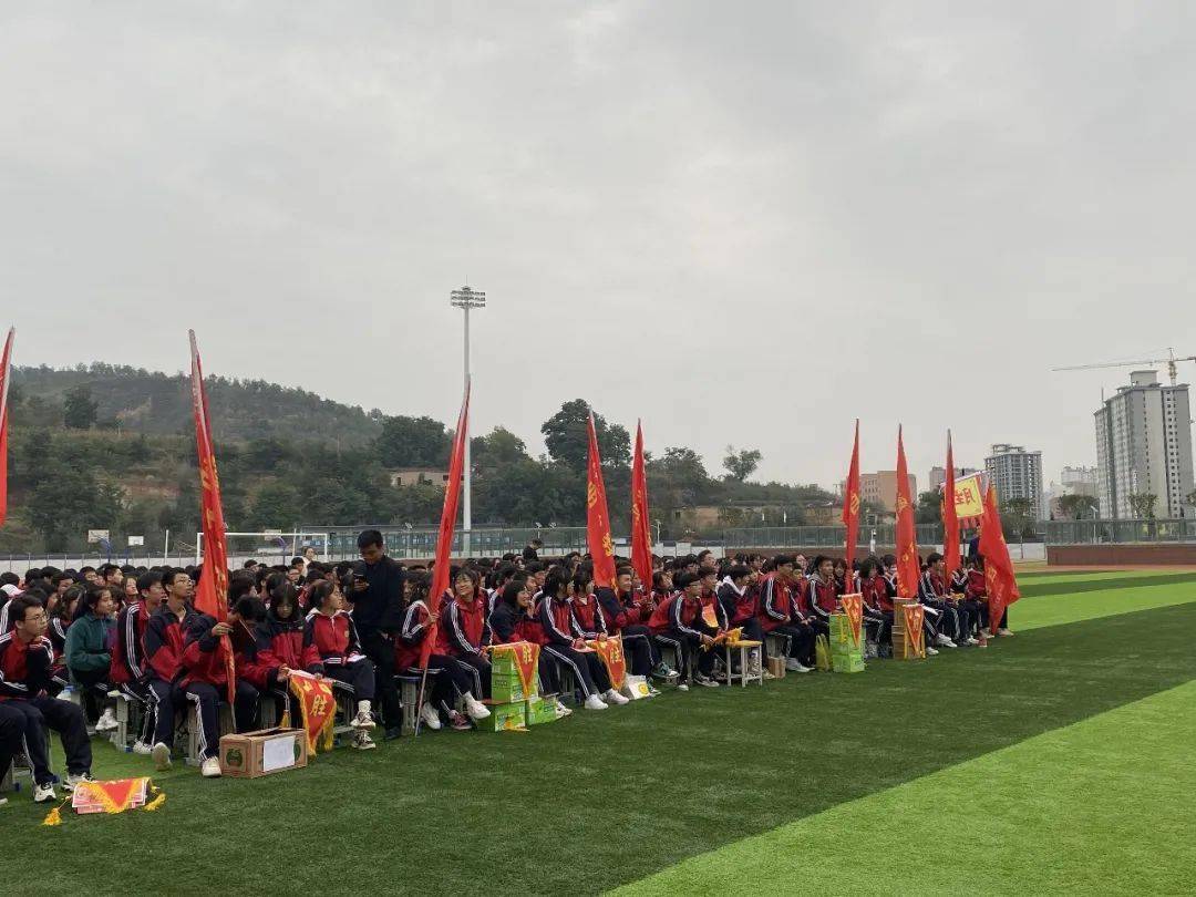 子长市中学 百尺竿头思更进 策马扬帆自奋蹄