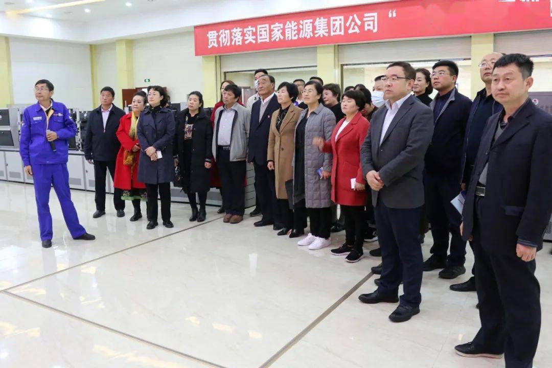 13日上午,郭大为和代表们先后深入科创新城规划展厅,榆林市体育中心