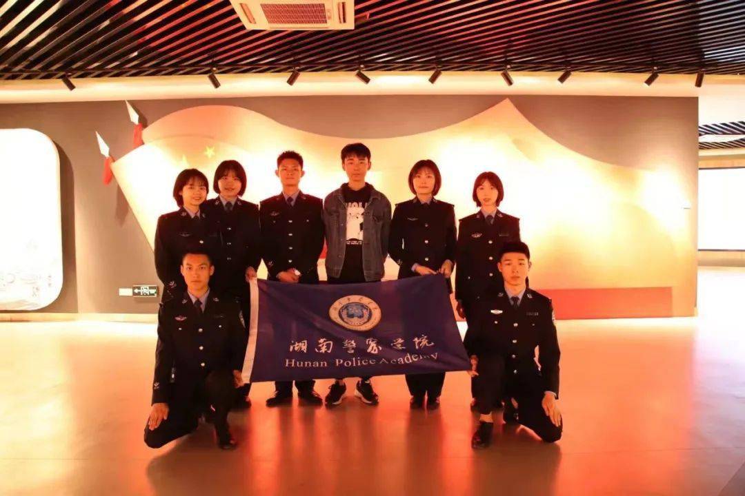 湖南警察学院律苗公益团队走进宁乡六中开展法制宣讲活动