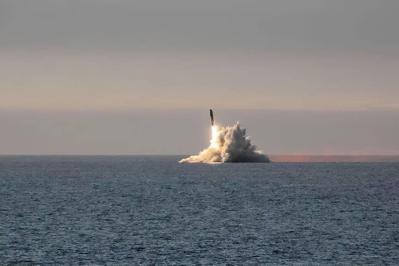 俄最新战略核潜艇试射成功:布拉瓦这不靠谱战略导弹,熬出头了?