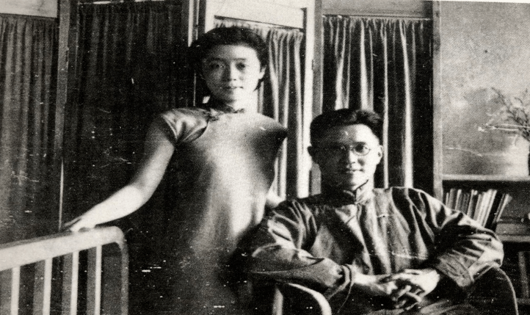 曹禺与方瑞合影1962年,河北北戴河,曹禺,方瑞与万方姐妹的合影无论是