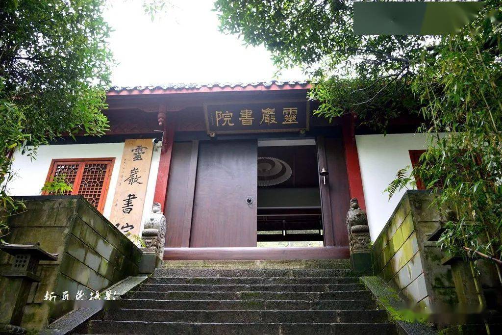 摄影:折耳兔1945年历史学家李源澄先生创建灵岩书院邀请大师进山