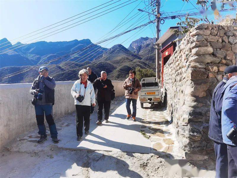 雁翅镇白瀑云景前后走进清水镇梁家庄村近日,区文旅局联合区摄影家