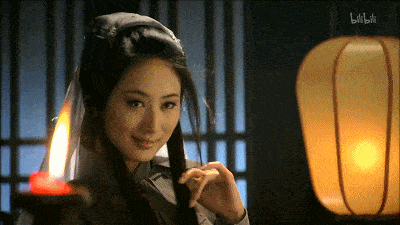 一垂眼一抬眉一勾嘴角, 也就两三秒钟,妖劲儿就出来了.