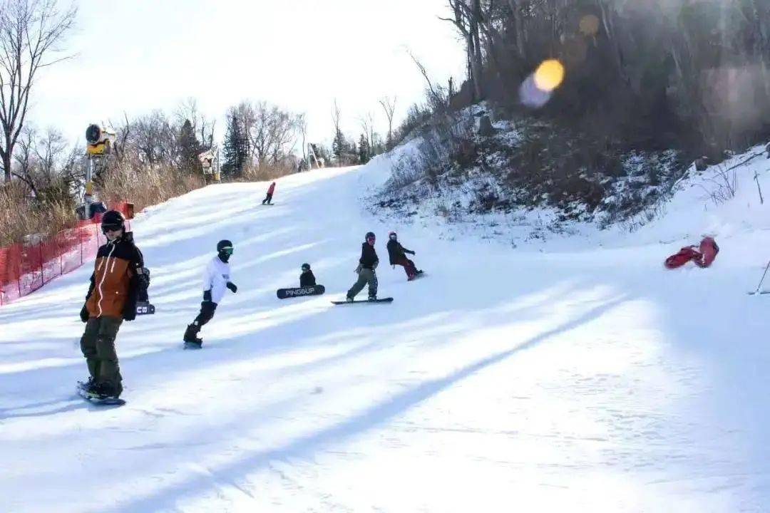 北大湖滑雪度假区 咨询电话:400-0123-222 长白山鲁能胜地旅游度假区