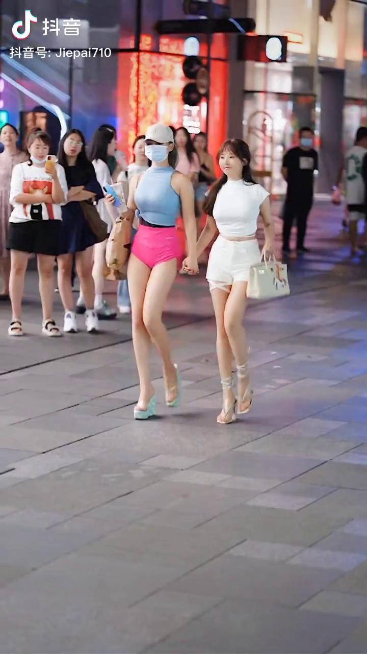 喜欢哪一位小姐姐啊为什么大长腿洪若宁小号健身的桃桃街拍