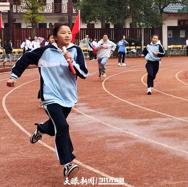 青春飞扬 未来可期:贵定一中第八届秋季运动会暨艺术节开幕