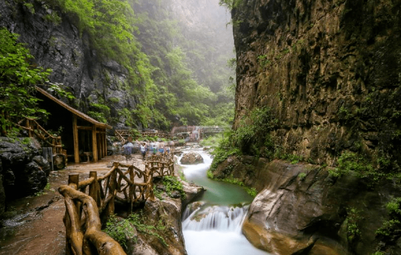 八泉峡景区是太行山中段的一个旅游景区, 它是一个流程11公里,流域总