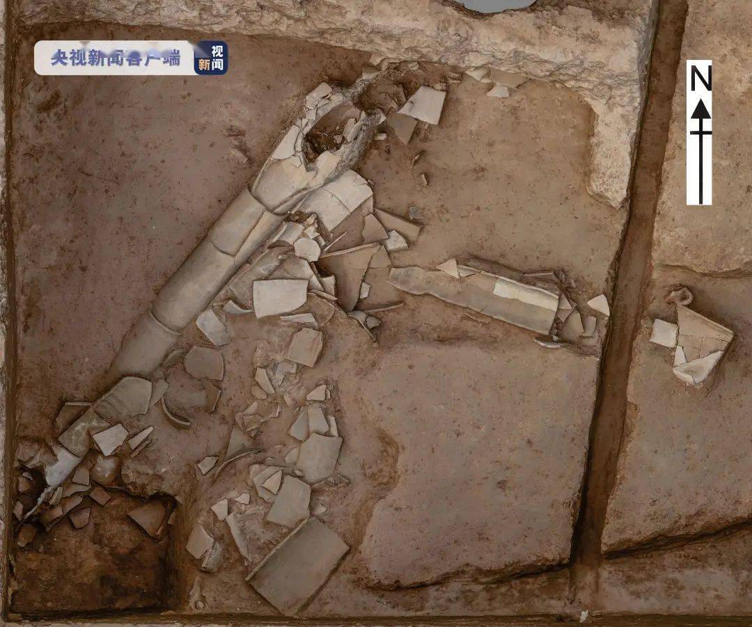 14号建筑基址位于镐京遗址中西部滈河故道(又称"沣水支津)南岸的郿坞