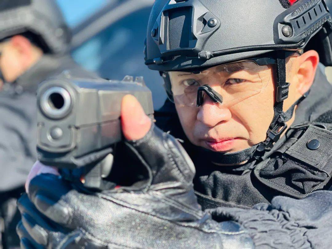 任派出所所长以来,他雷霆出击,辖区秩序类警情大幅下降;他打破惯例