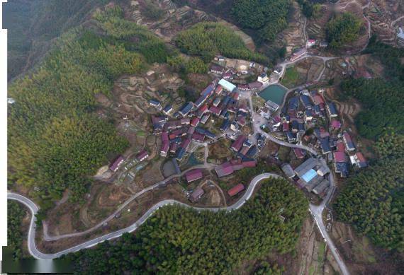 浙江武义一名农民与他的山村老报馆