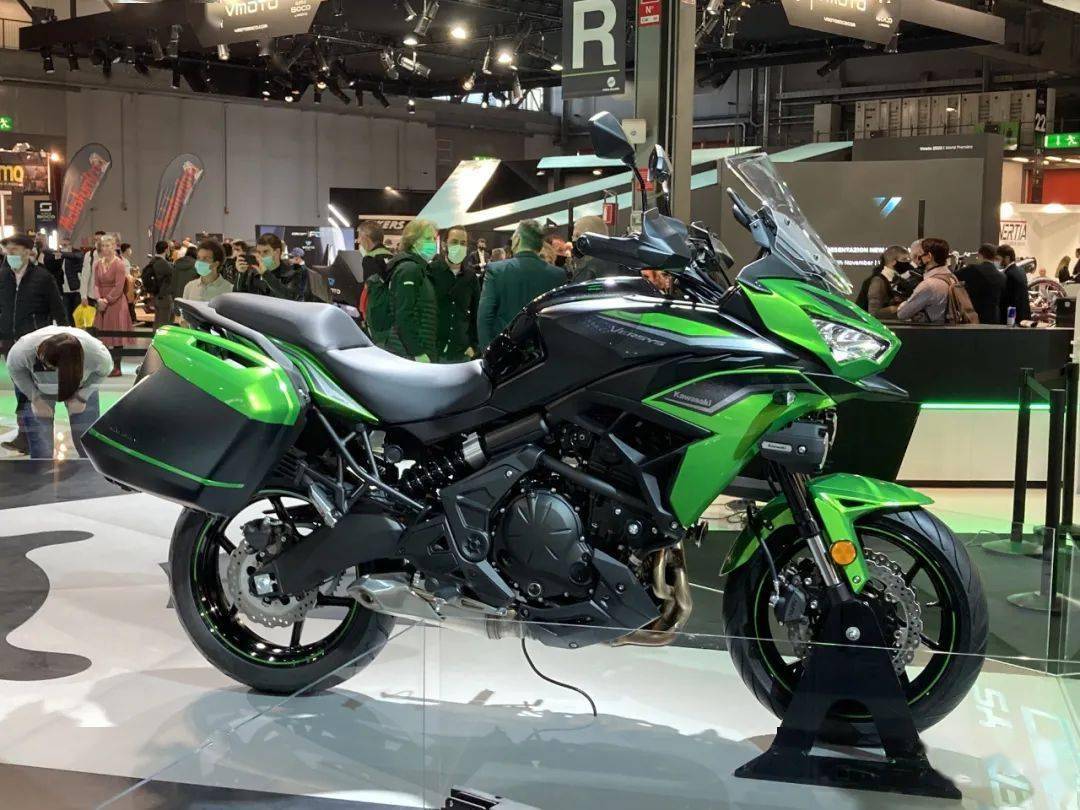 米兰车展川崎versys650异兽改款加入牵引力控制全彩液晶仪表