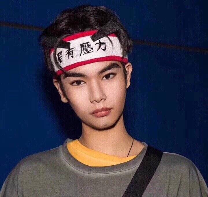 发际线小吴现时尚大片 网友把他玩坏了_浓眉_潮流_几张