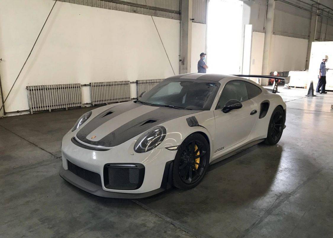 库存保时捷gt2 rs,停仓库吃灰两年,一套刹车11万