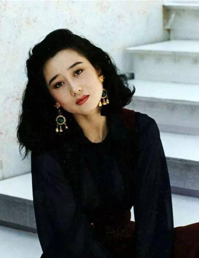 利智年轻时有多美?李连杰为她抛家弃子,何鸿燊想娶她做五姨太